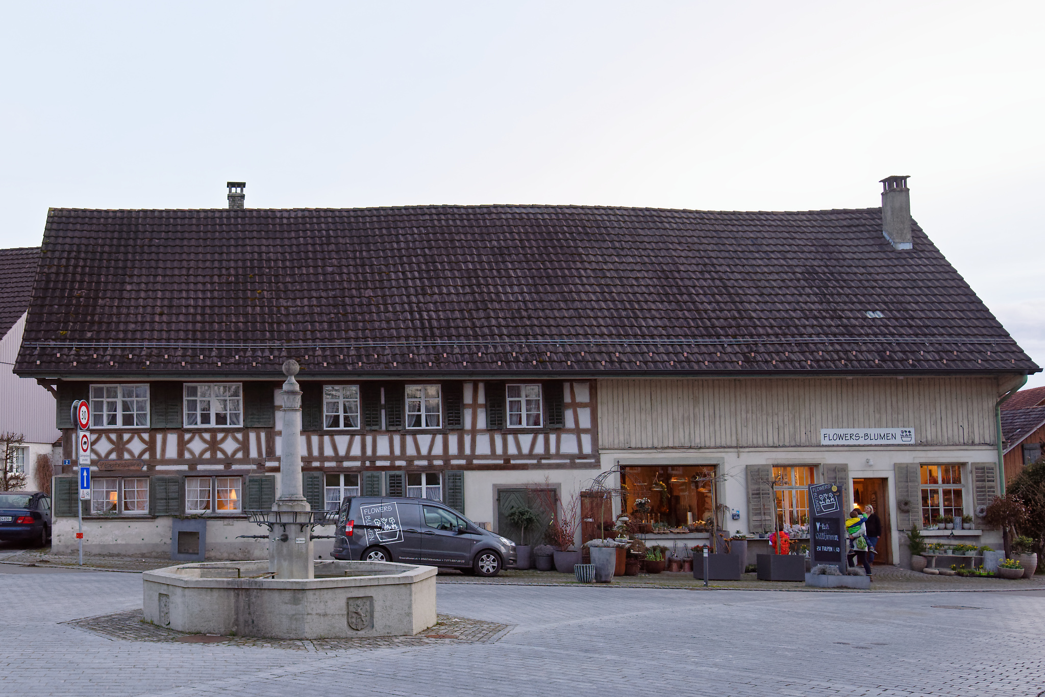 D81 4534 3318 2048